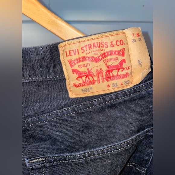 LEVIS SKINNY CUT RIPPED JEANS - Picture 2 of 3